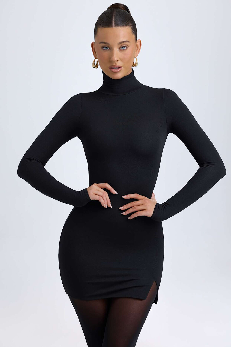 vestido curto de gola alta em modal preto