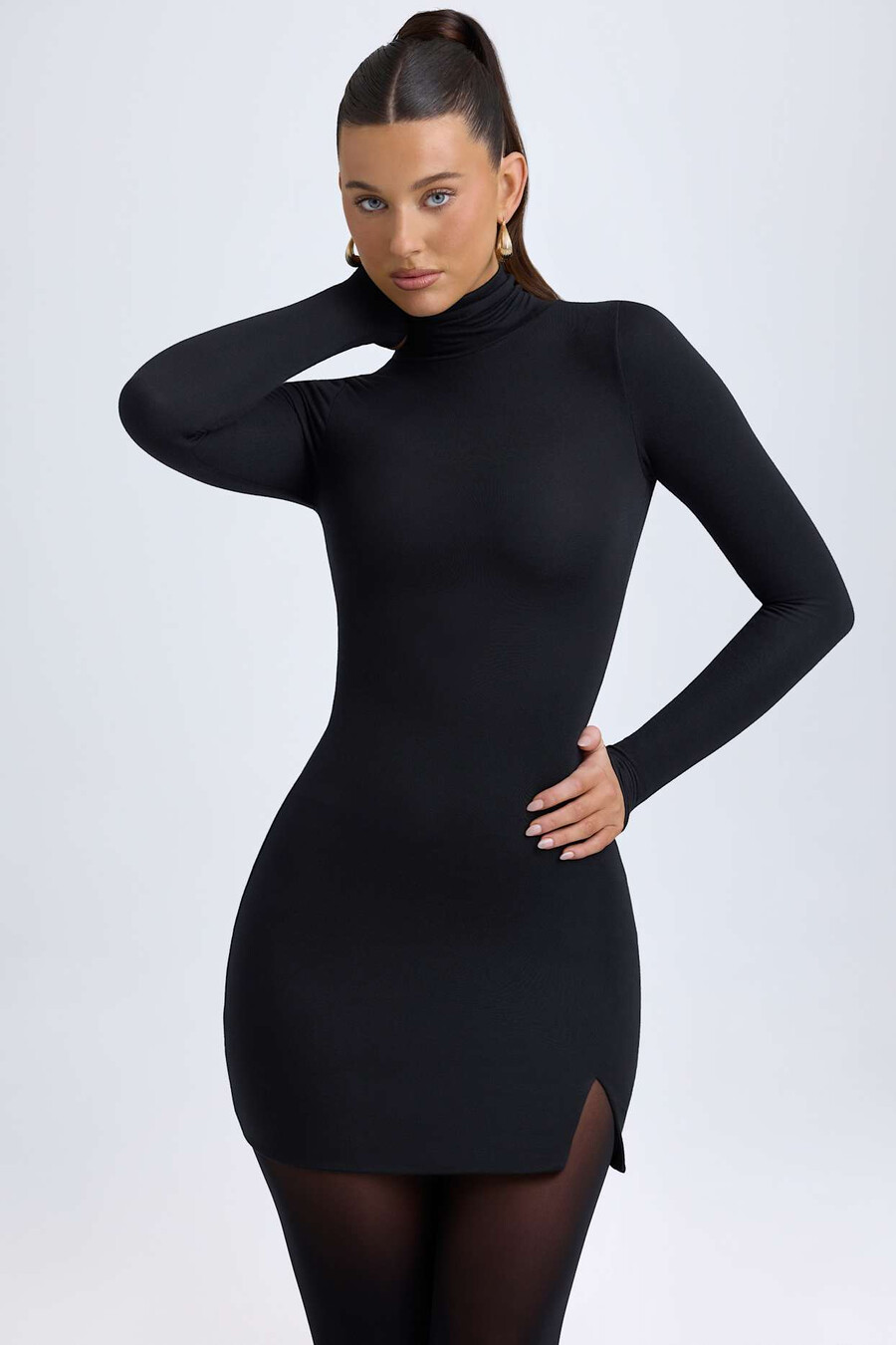 vestido curto de gola alta em modal preto
