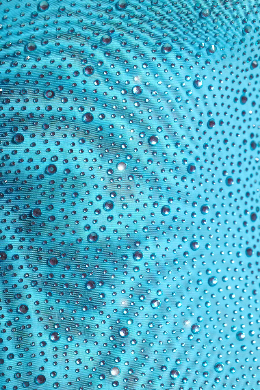 vestido curto justo ao corpo com aplicações em azul-turquesa