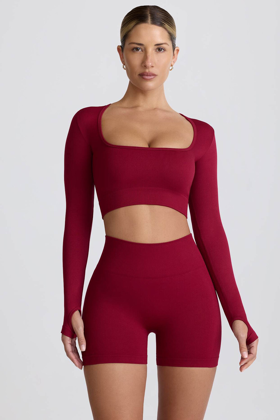 shorts curtos super sculpt seamless de cintura alta na cor bordô.