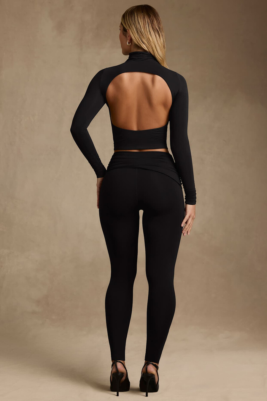 leggings de cintura média com franzido em modal na cor preta.
