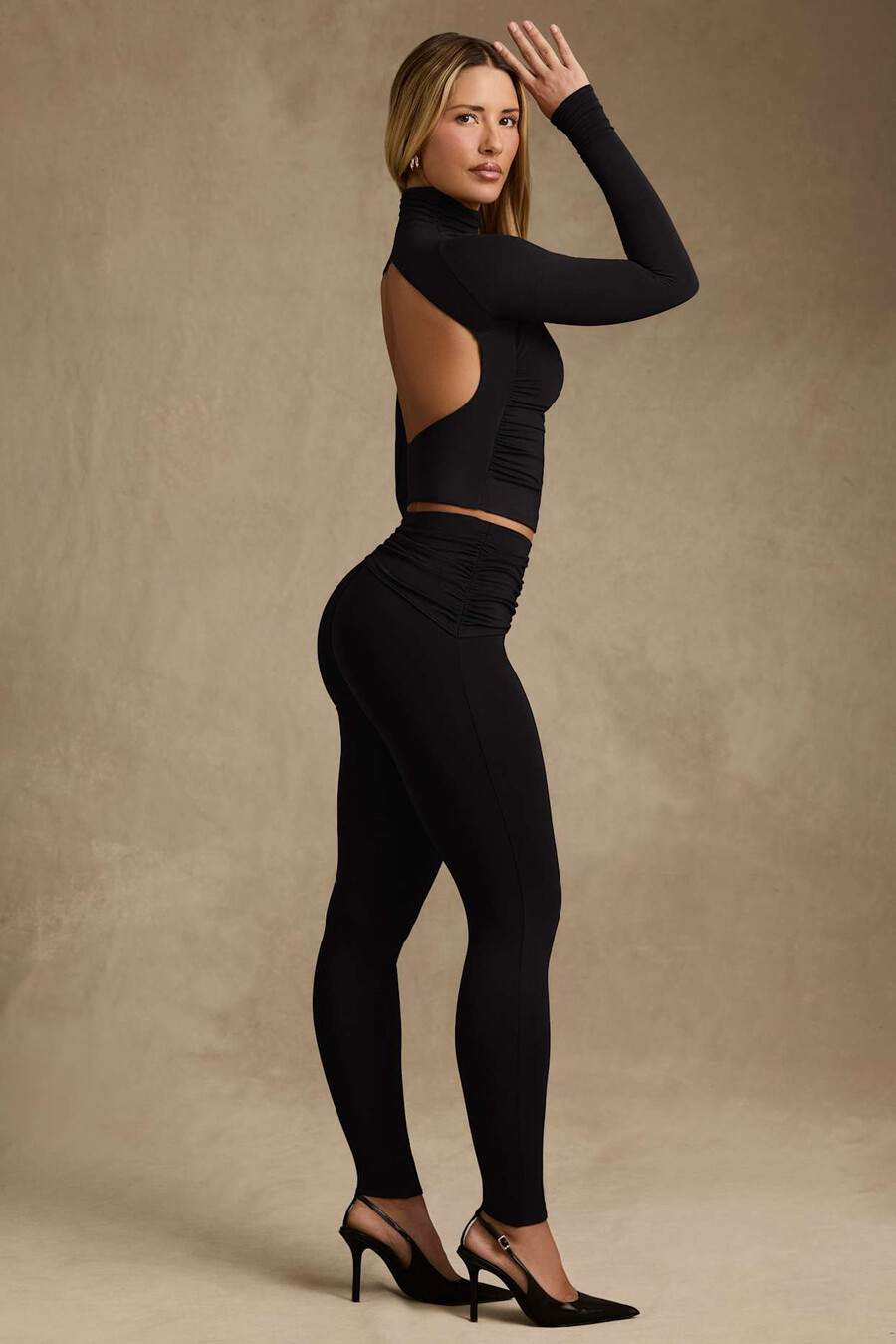 leggings de cintura média com franzido em modal na cor preta.
