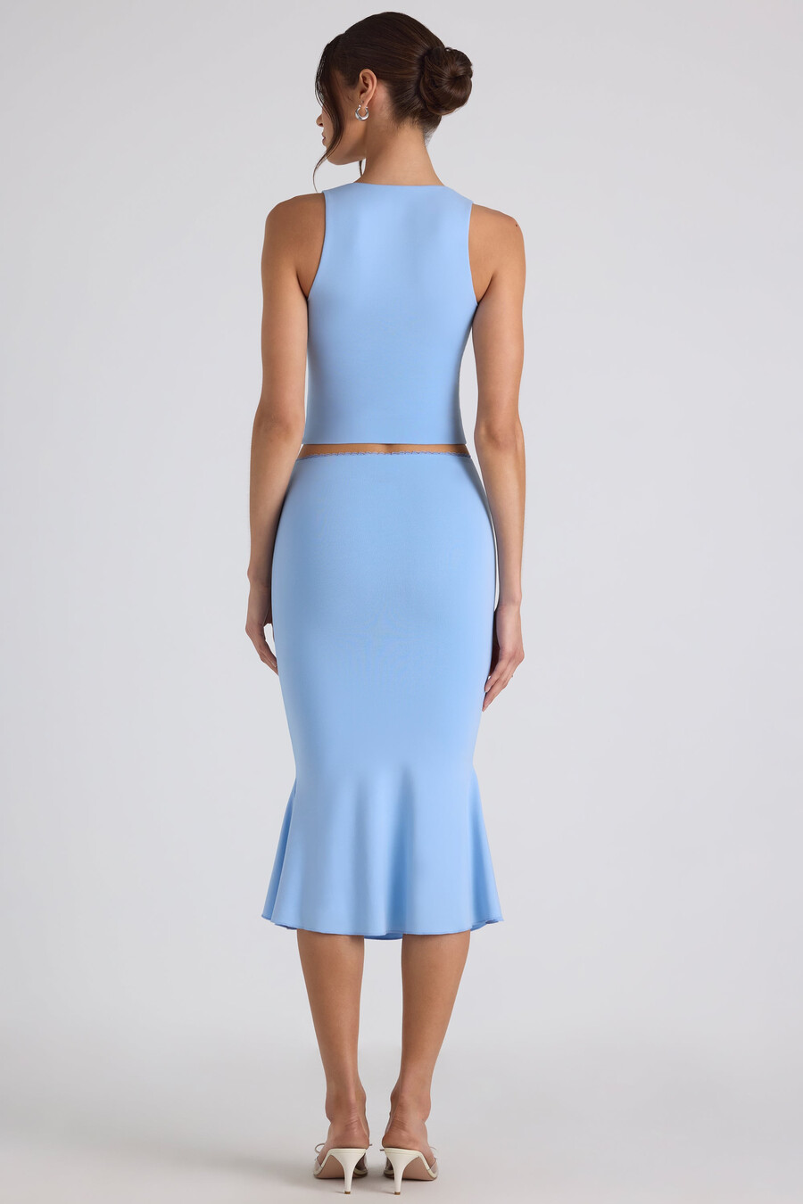 saia midi de cintura média com detalhe de laço em modal azul celeste