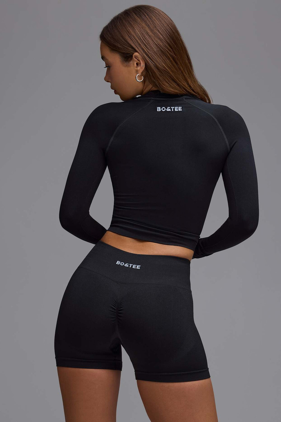 shorts curtos de cintura alta define luxe na cor preta.