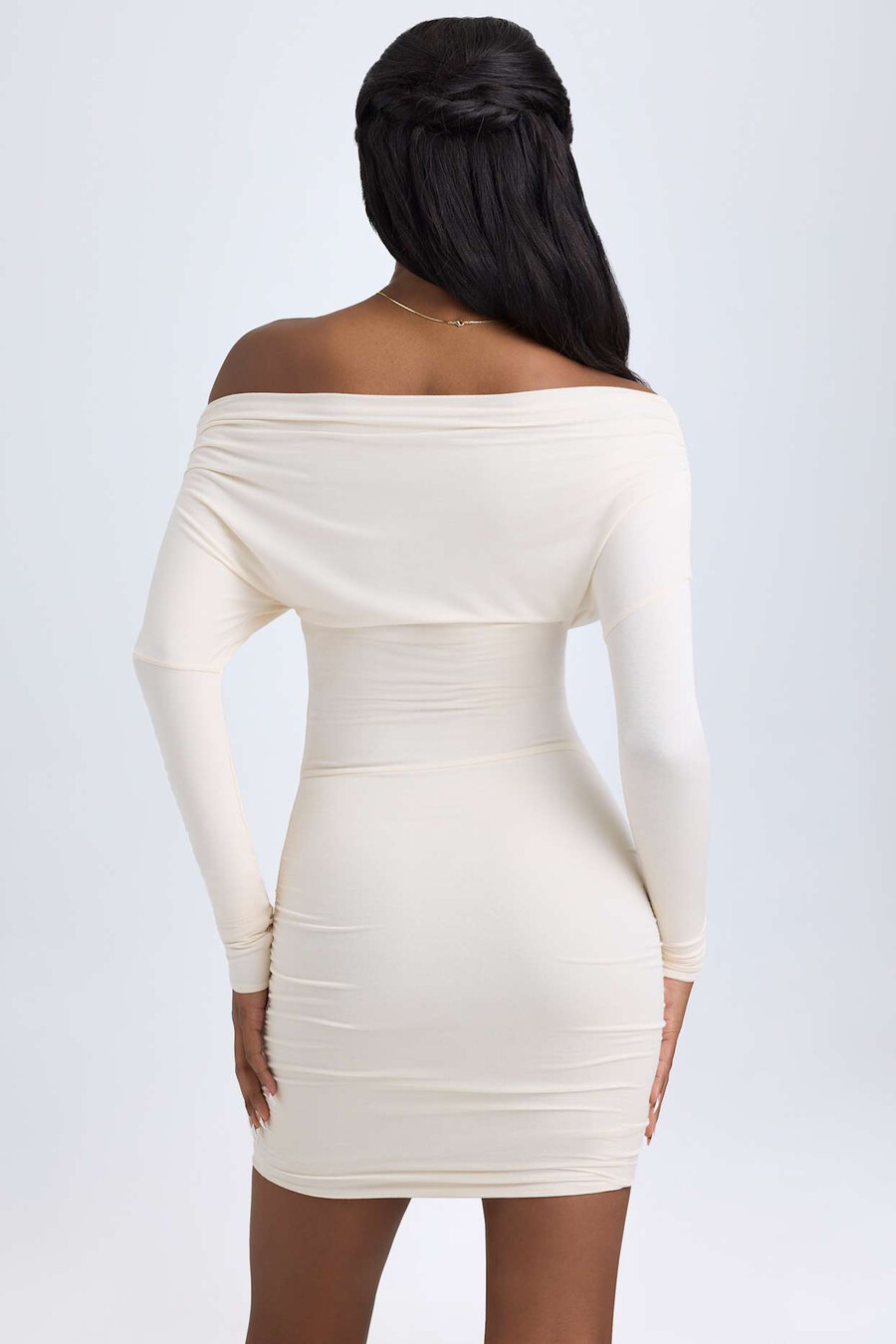 vestido curto drapeado ombro a ombro em modal na cor marfim