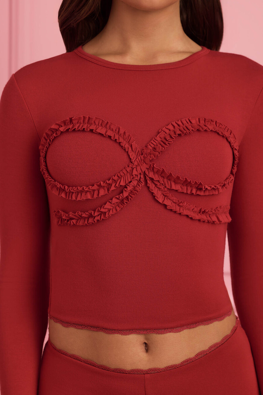 blusa de pijama com apliques e detalhes em renda na cor vermelho rubi
