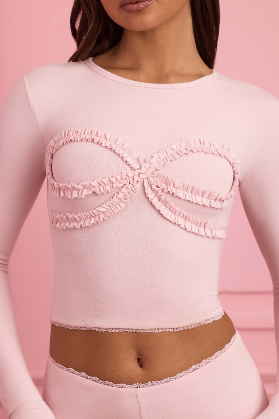 blusa de pijama rosa bebê com apliques e detalhes em renda.