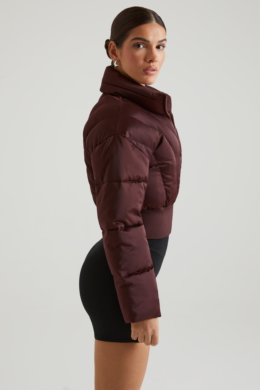 jaqueta puffer canelada marrom