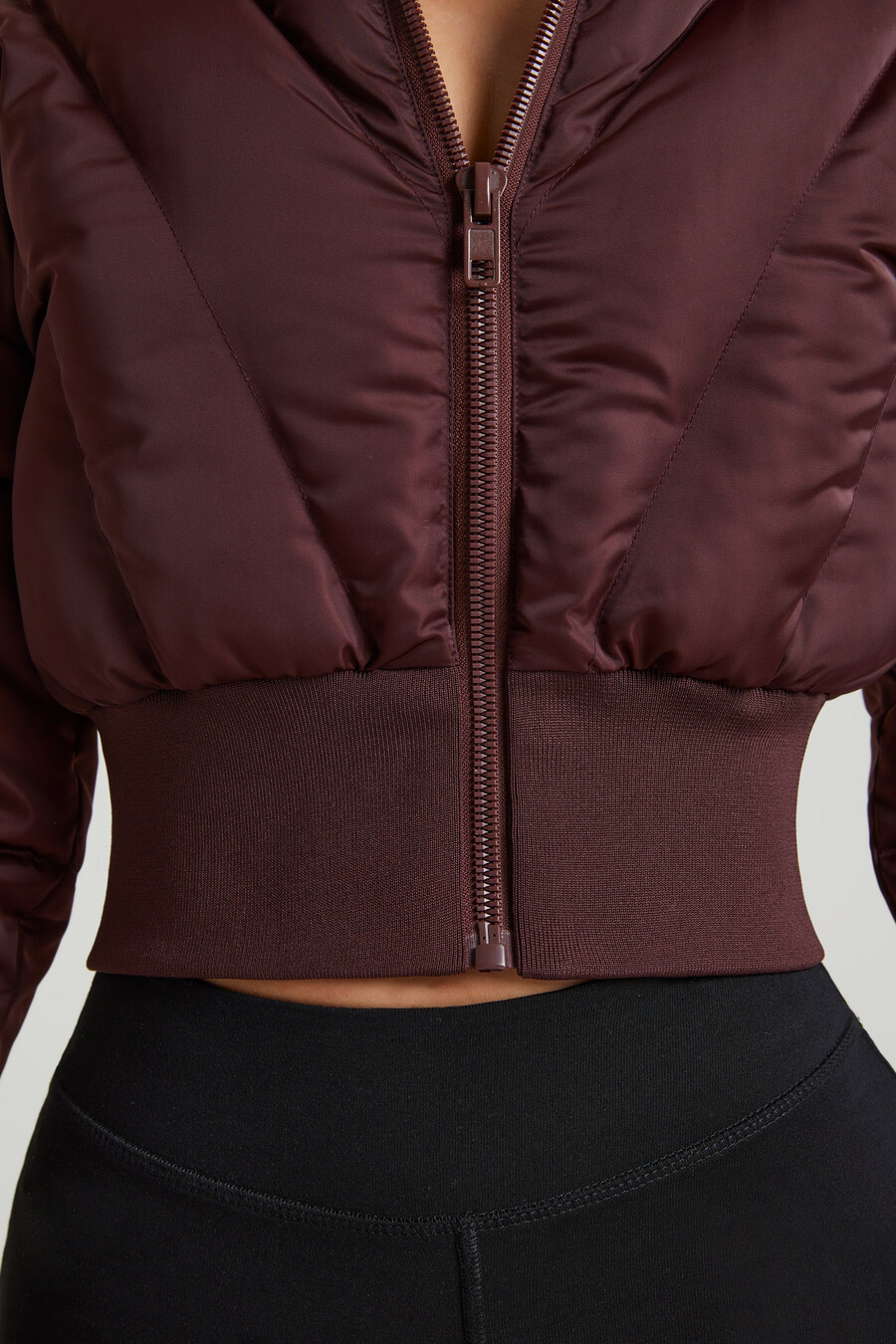 jaqueta puffer canelada marrom
