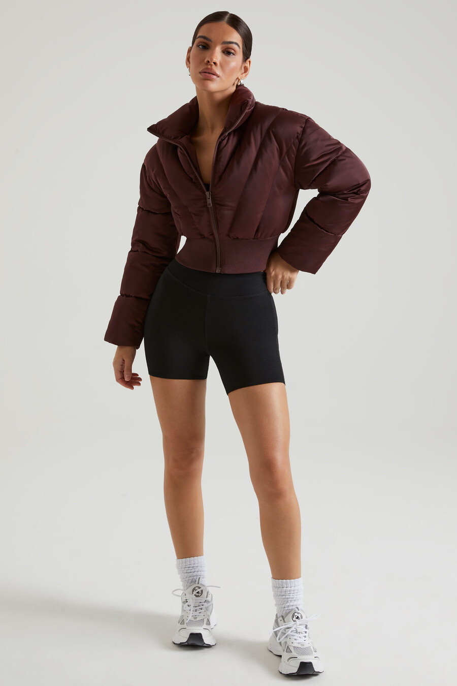 jaqueta puffer canelada marrom