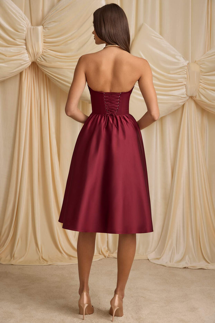 vestido midi tomara que caia estilo corset na cor vermelho vinho