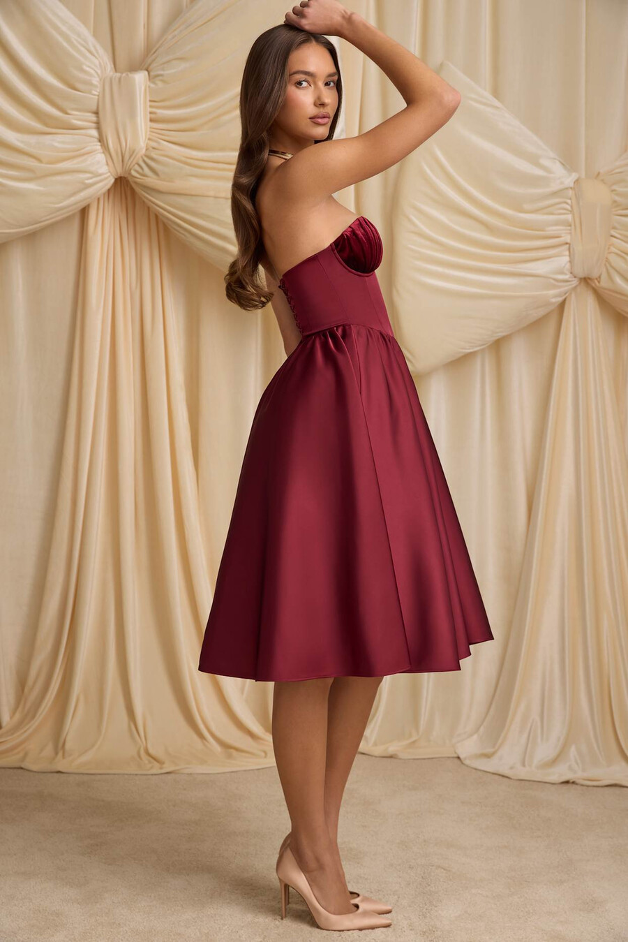 vestido midi tomara que caia estilo corset na cor vermelho vinho