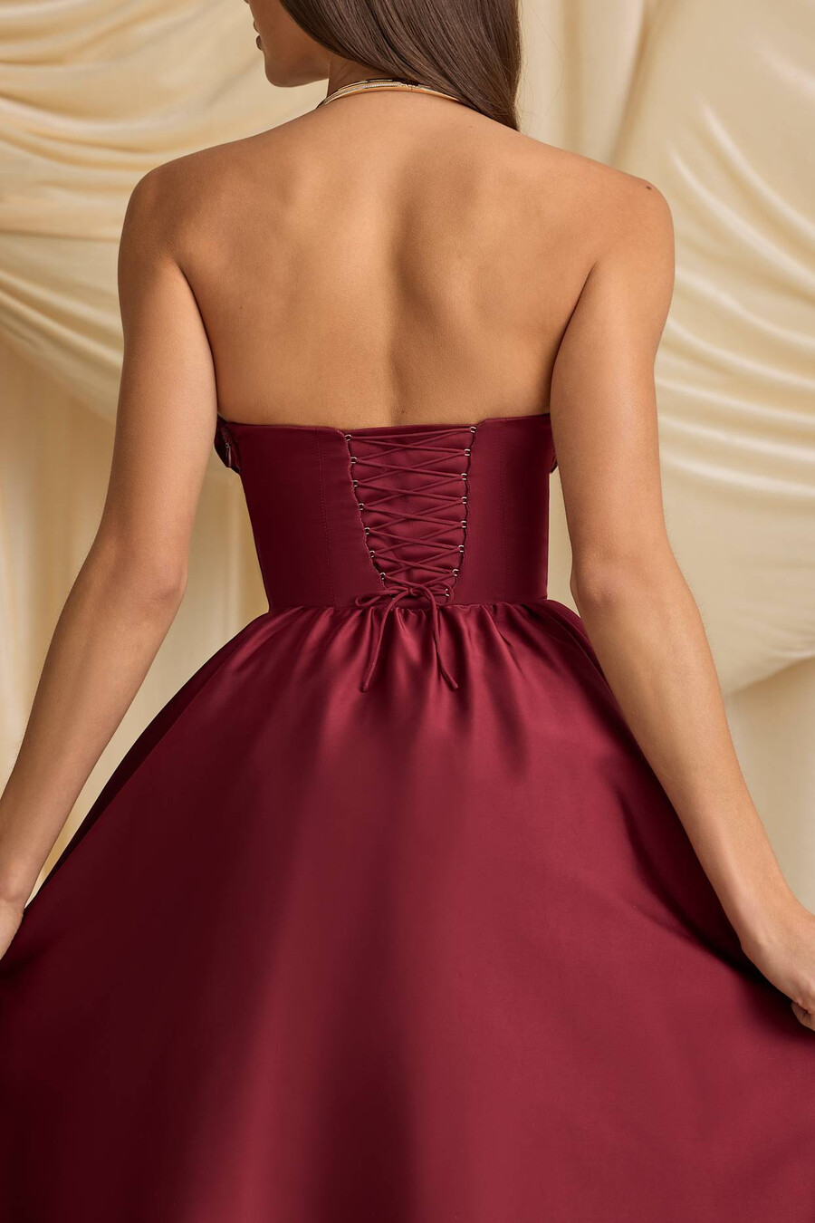 vestido midi tomara que caia estilo corset na cor vermelho vinho
