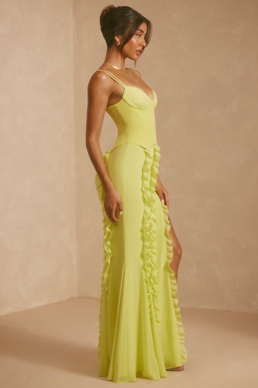 vestido longo com saia e babados estilo corset na cor verde limão