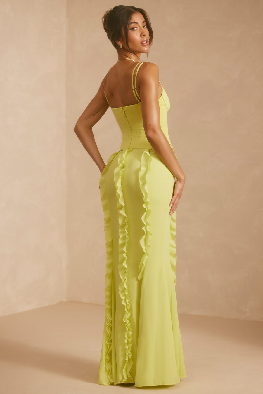vestido longo com saia e babados estilo corset na cor verde limão
