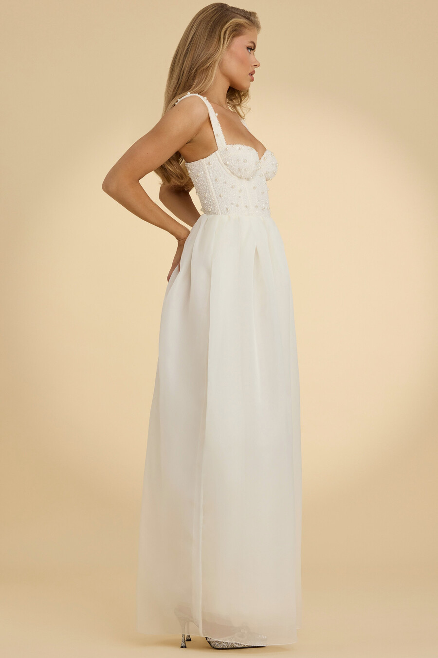 vestido longo de organza com espartilho na cor branca