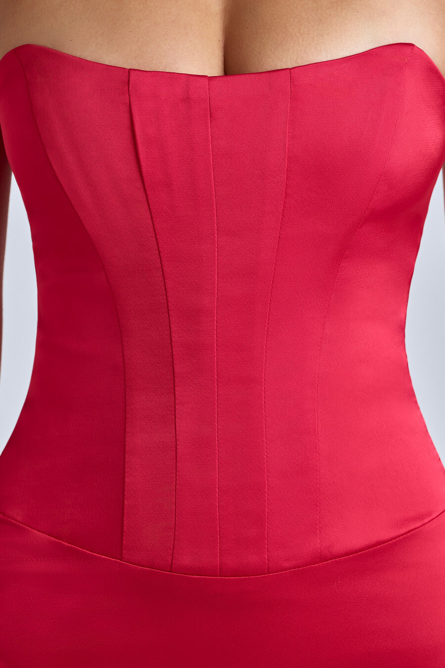 vestido curto com espartilho e amarração nas costas em vermelho cereja