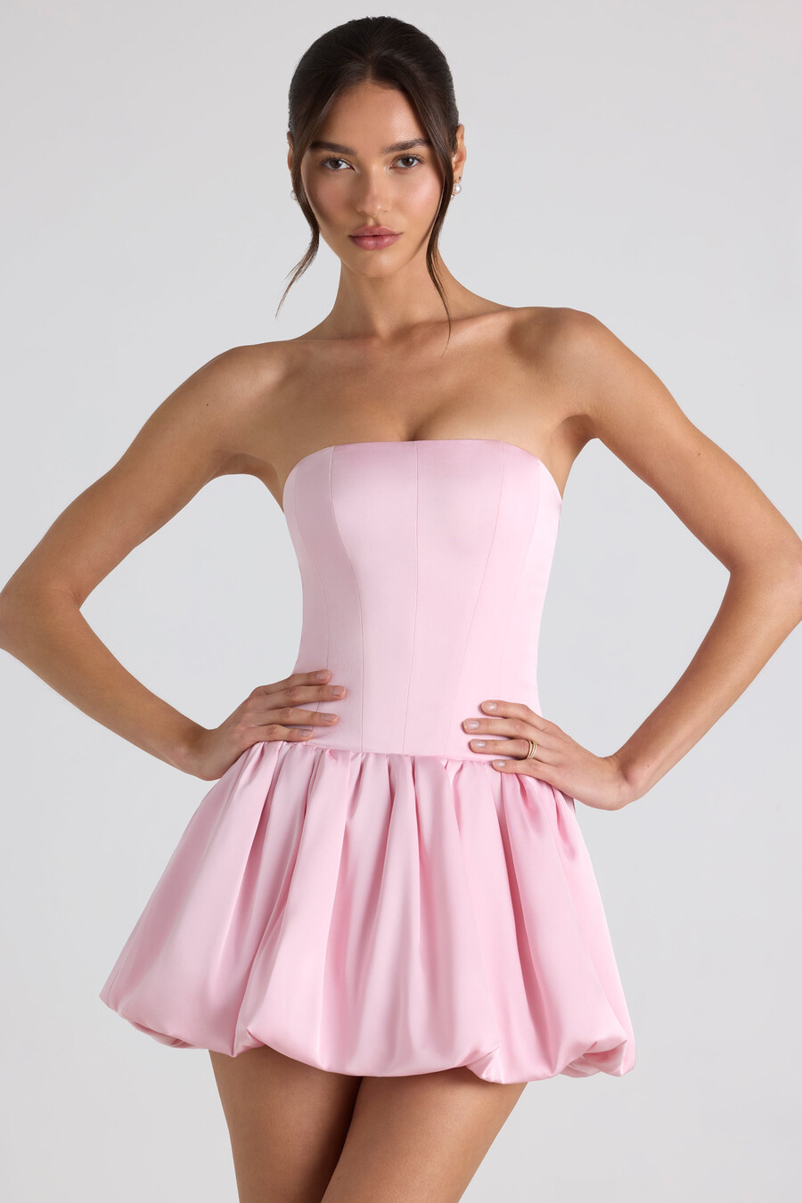 vestido curto corset com barra balonê e amarração nas costas em rosa claro