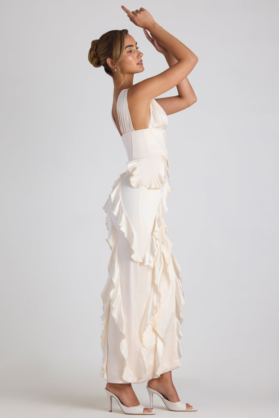 vestido longo corset com detalhes em babados na cor marfim