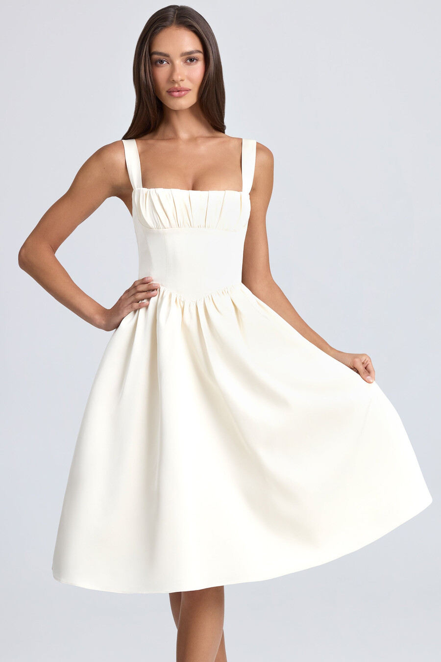 vestido midi com corpete drapeado na cor marfim