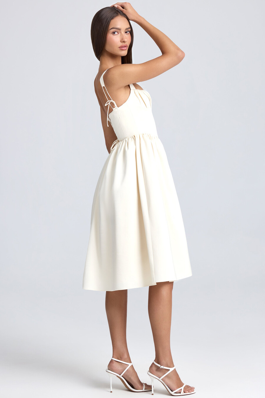 vestido midi com corpete drapeado na cor marfim