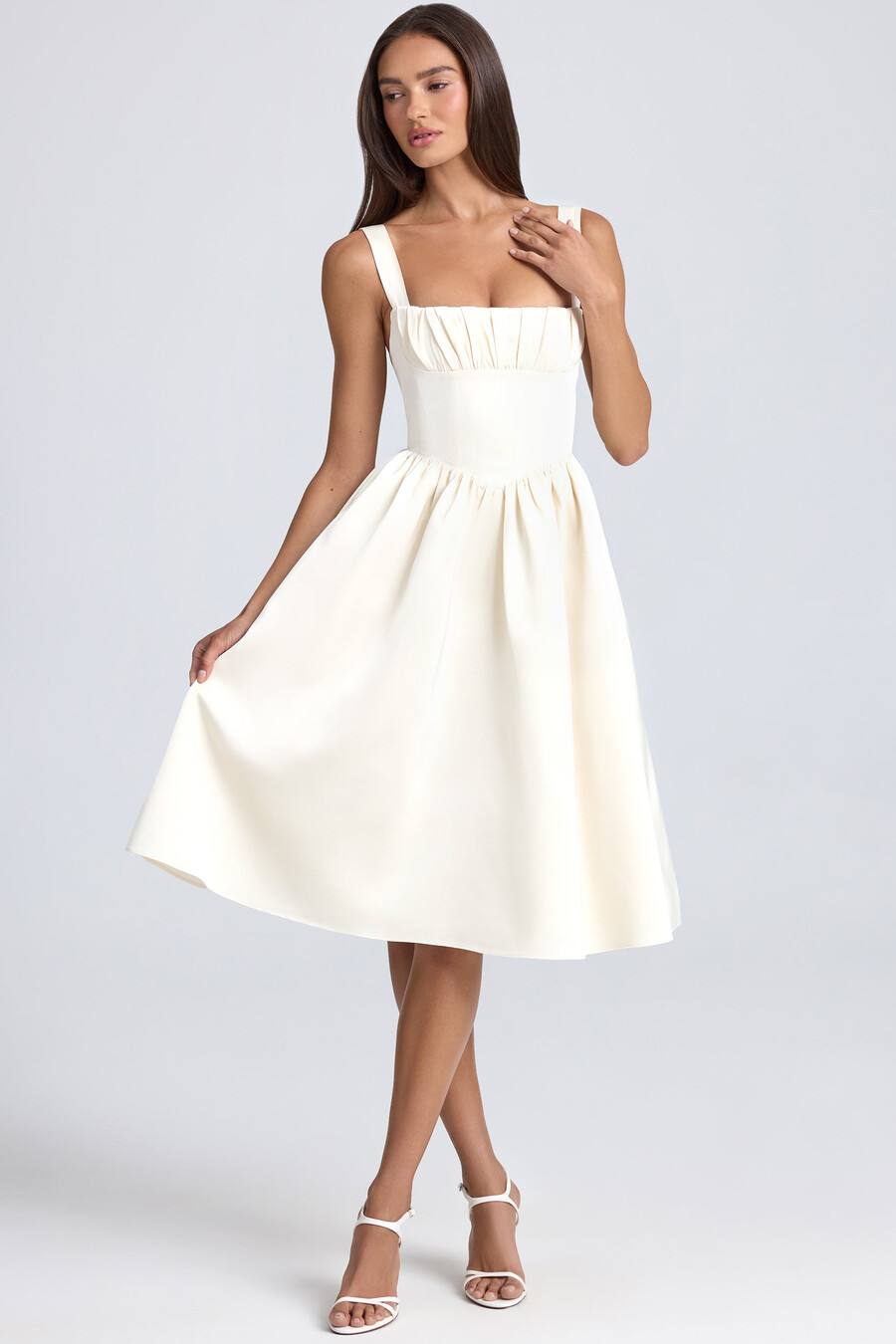 vestido midi com corpete drapeado na cor marfim