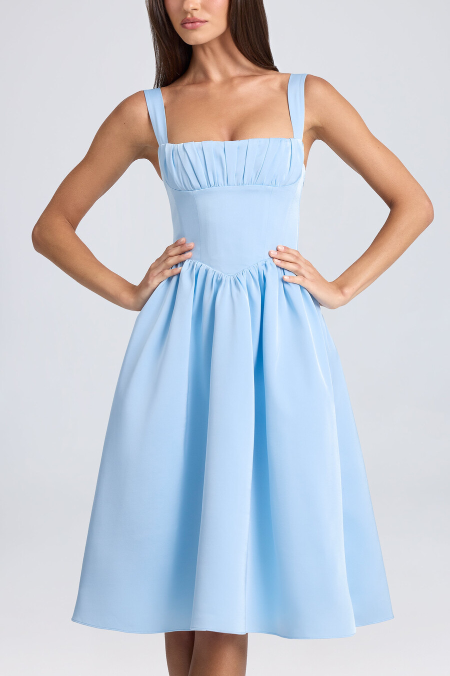 vestido midi com corpete drapeado em azul claro