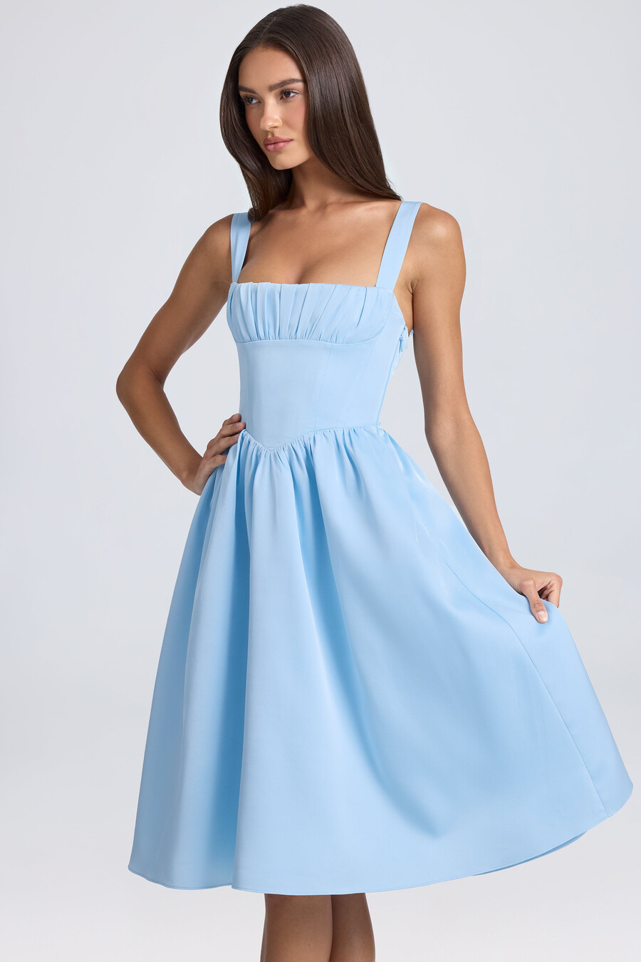 vestido midi com corpete drapeado em azul claro