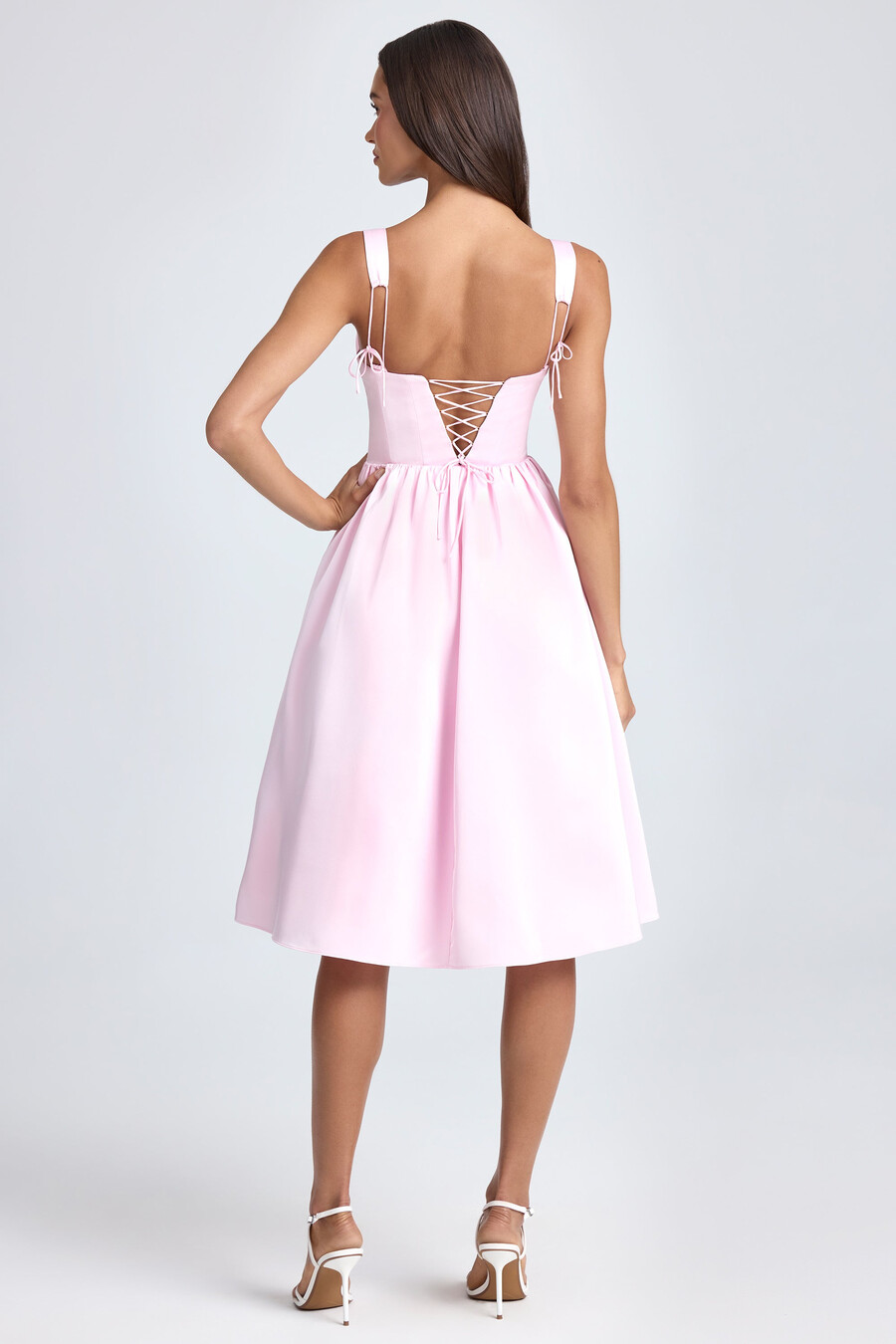 vestido midi com corpete drapeado na cor blush.
