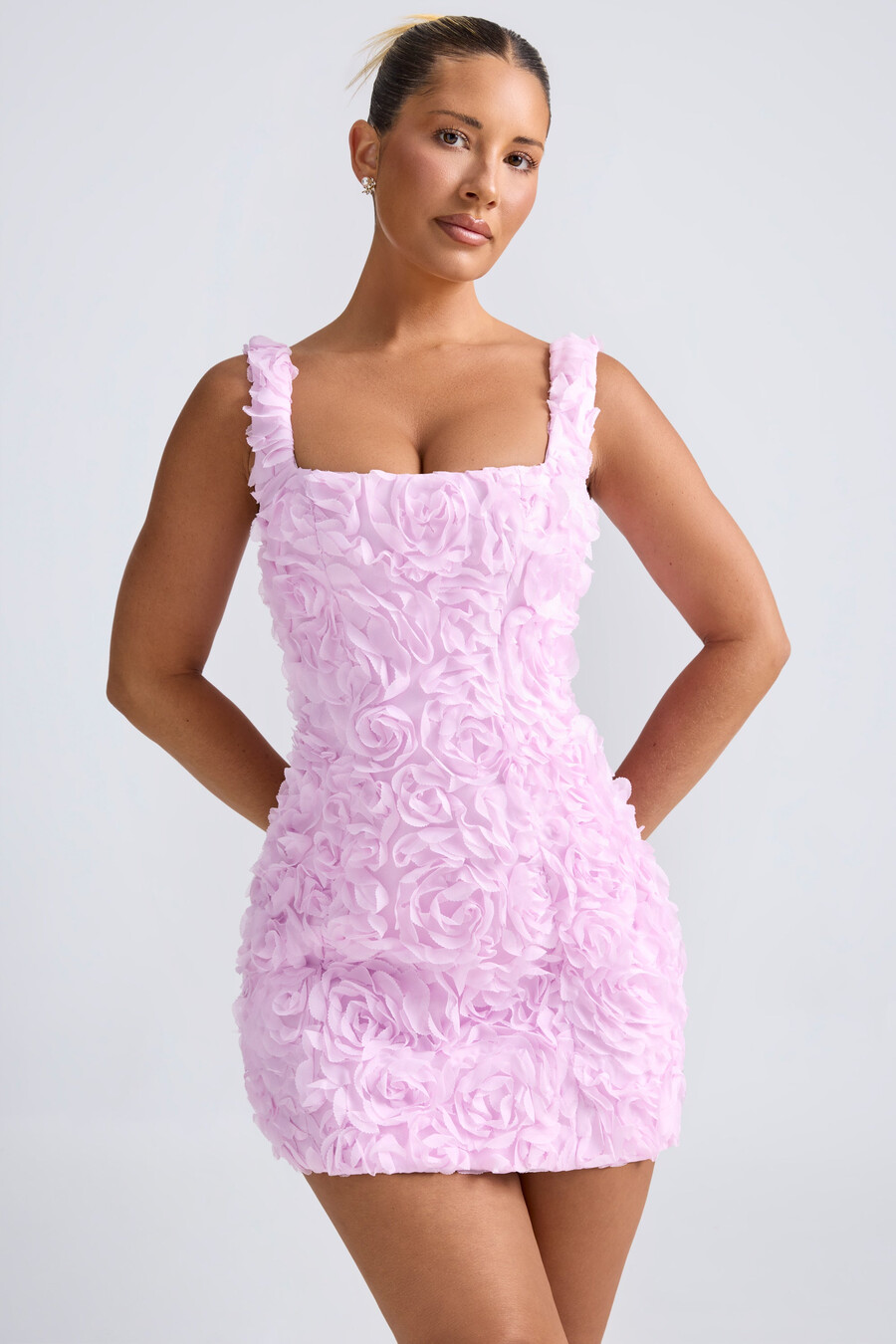 vestido curto corset com apliques florais na cor lilás