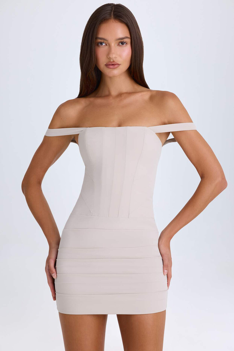 vestido curto corset ombro a ombro na cor taupe
