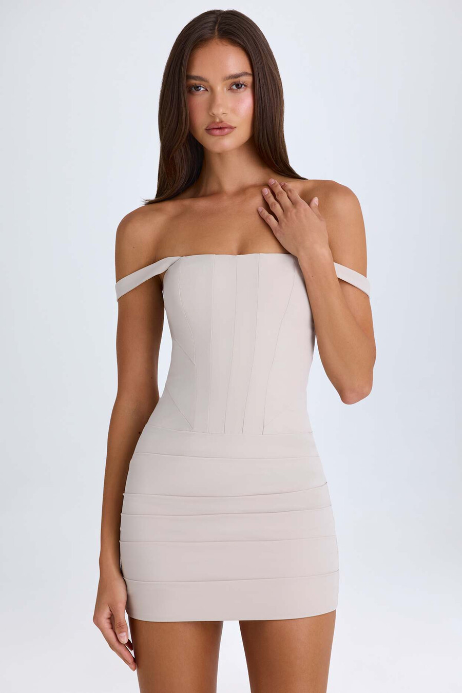 vestido curto corset ombro a ombro na cor taupe