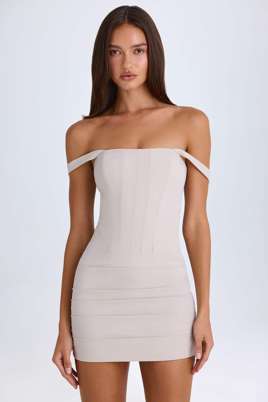 vestido curto corset ombro a ombro na cor taupe