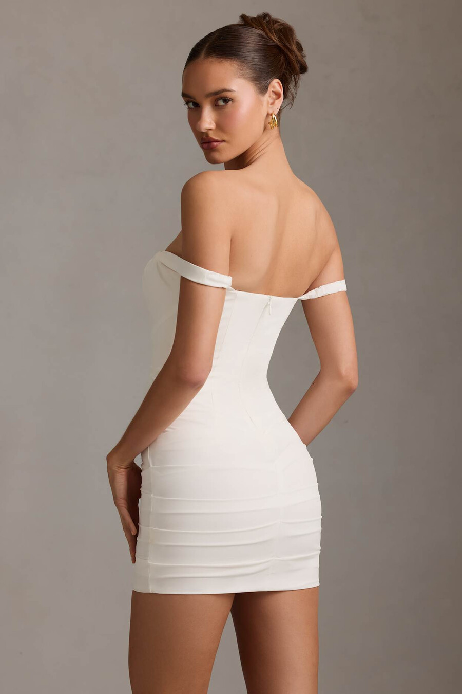 vestido curto corset ombro a ombro na cor branca