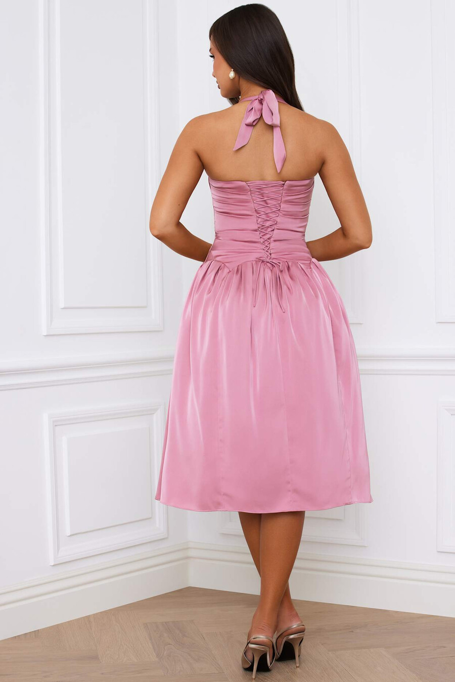 vestido midi com espartilho franzido e decote halterneck em malva