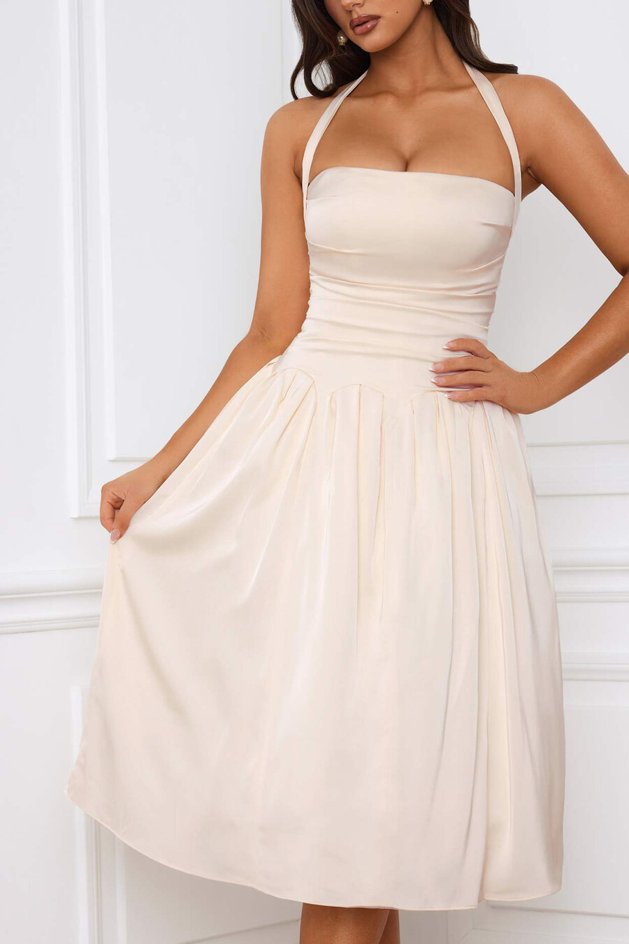 vestido midi com espartilho franzido e decote halterneck em marfim