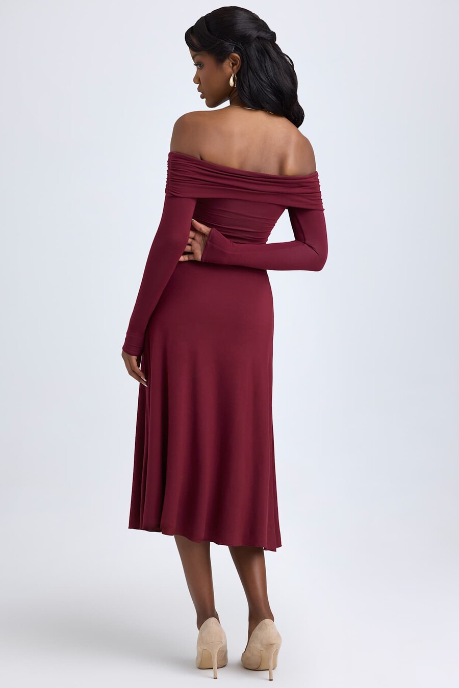 vestido midi drapeado ombro a ombro em modal na cor vermelho vinho