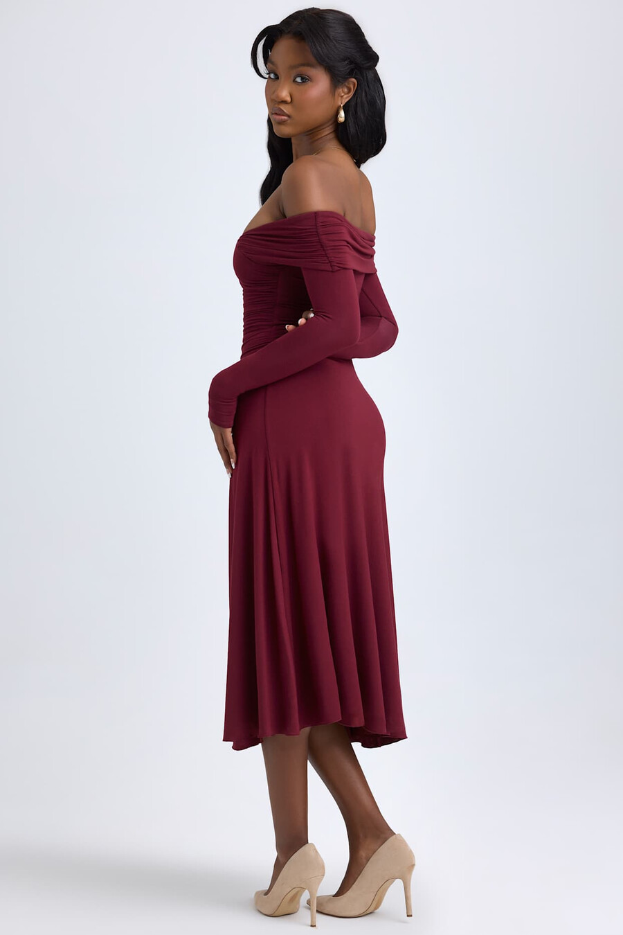 vestido midi drapeado ombro a ombro em modal na cor vermelho vinho