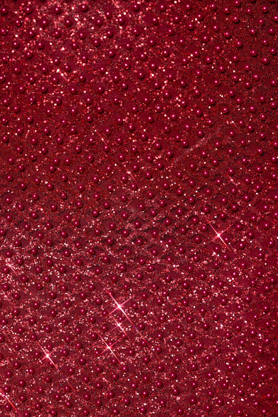 vestido midi vermelho com decote coração e detalhes bordados.