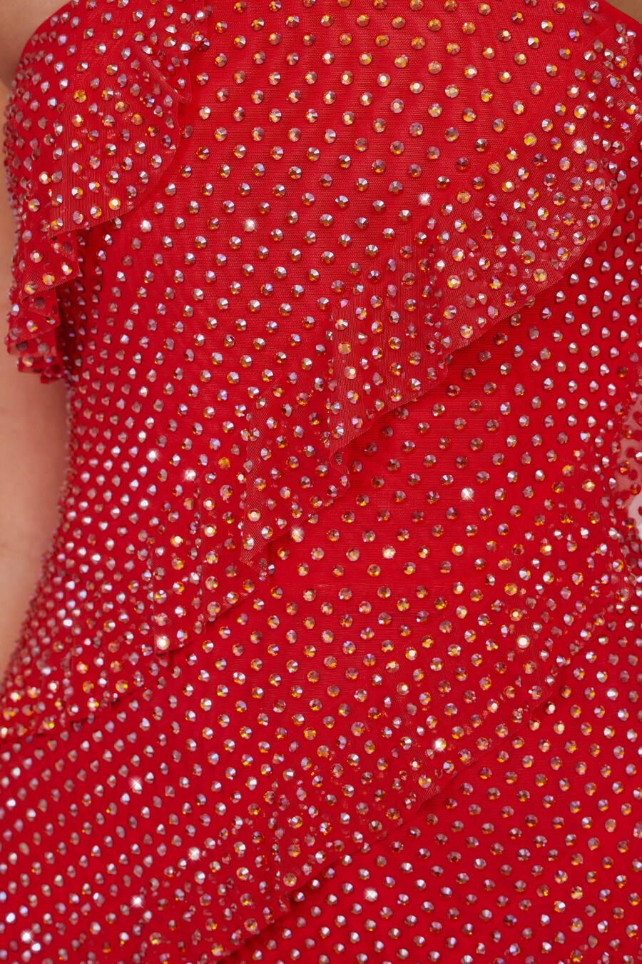 vestido longo tomara que caia com babados e aplicações na cor vermelho fogo.
