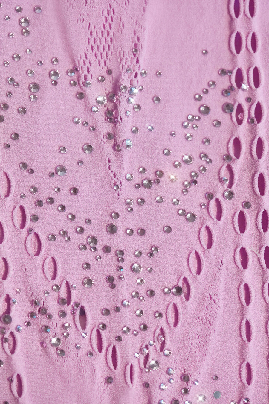 vestido curto com decote halter bordado em rosa violeta