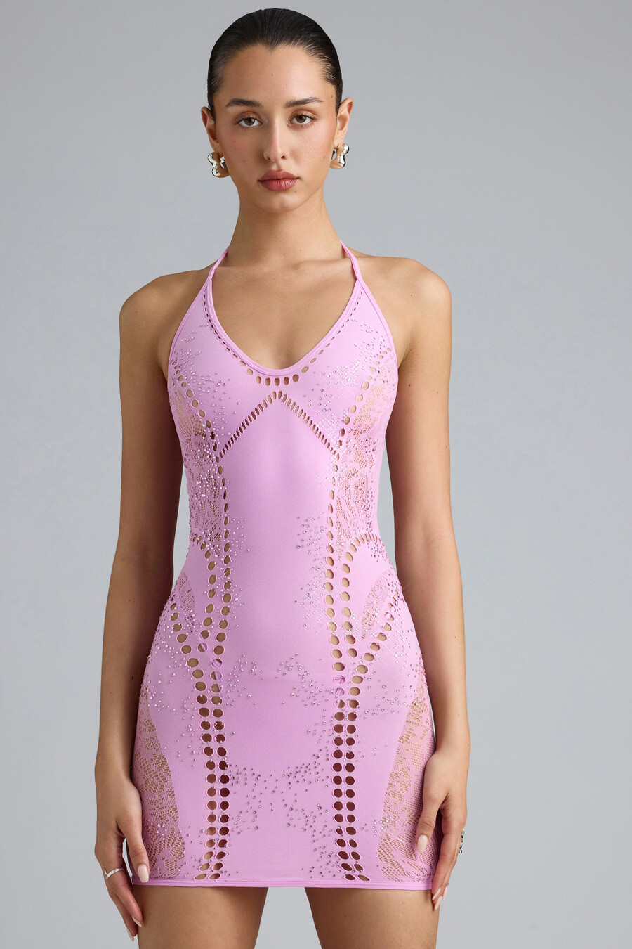 vestido curto com decote halter bordado em rosa violeta