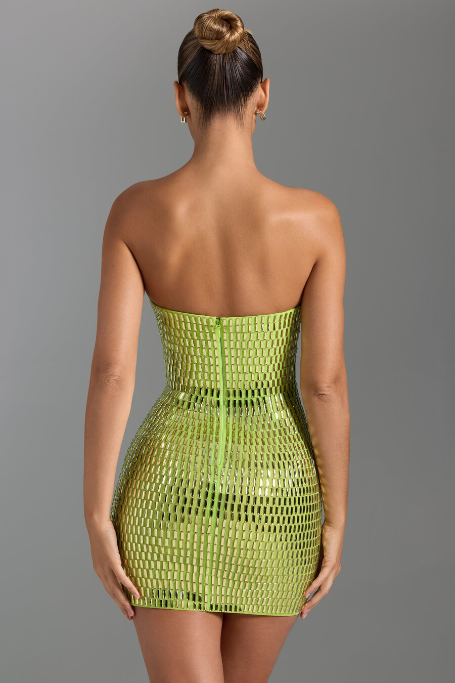vestido curto bandeau bordado na cor verde pera