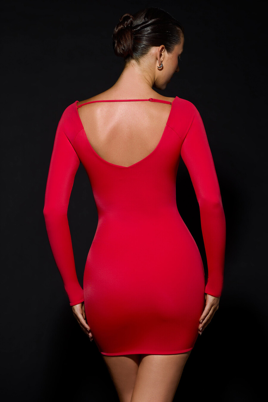 vestido curto com decote redondo na cor vermelho fogo