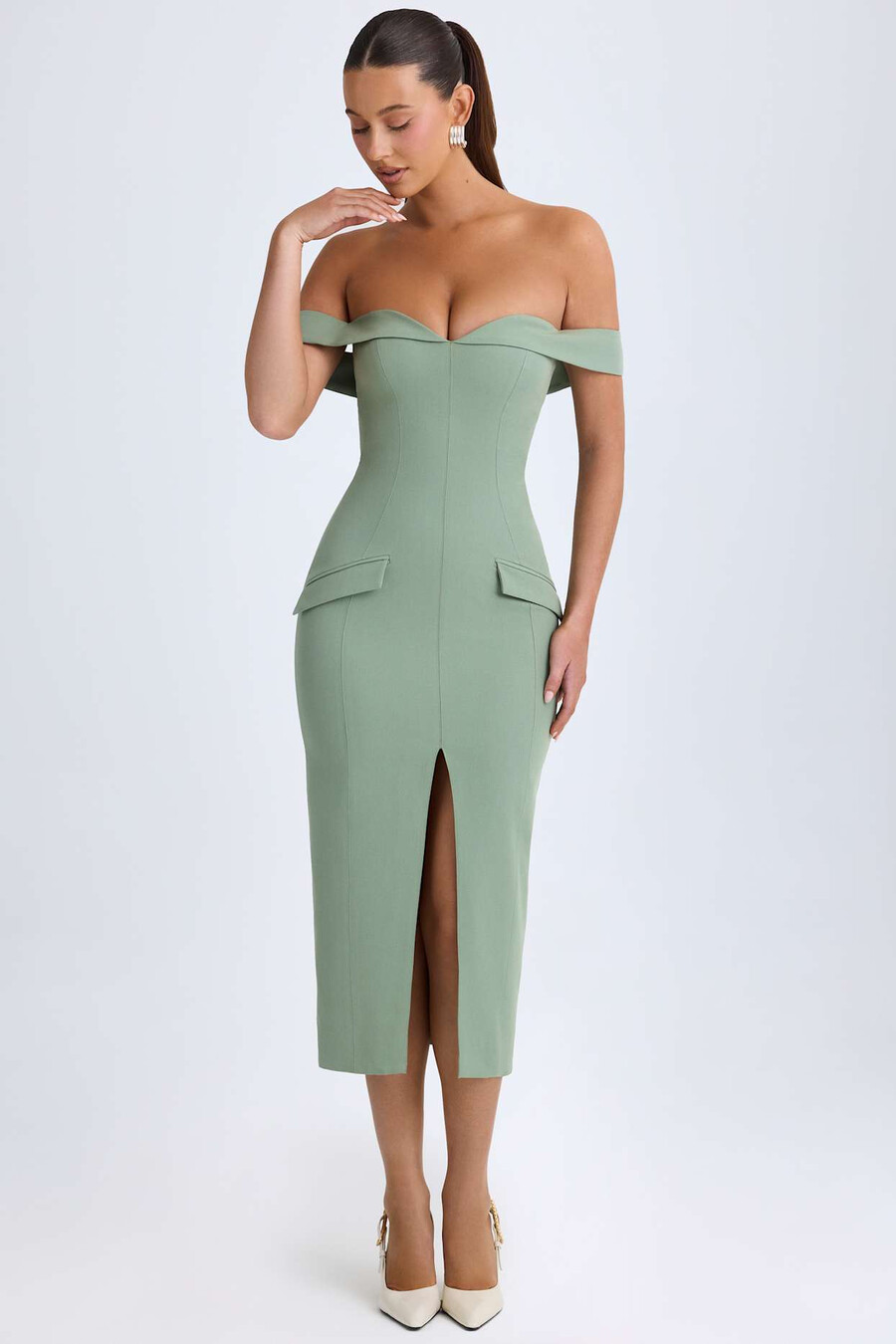 vestido midi ombro a ombro na cor verde cáqui