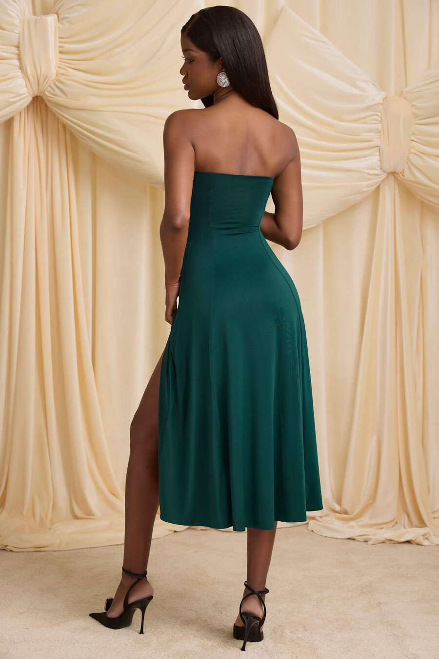 vestido midi tomara que caia em jersey justo na cor verde esmeralda