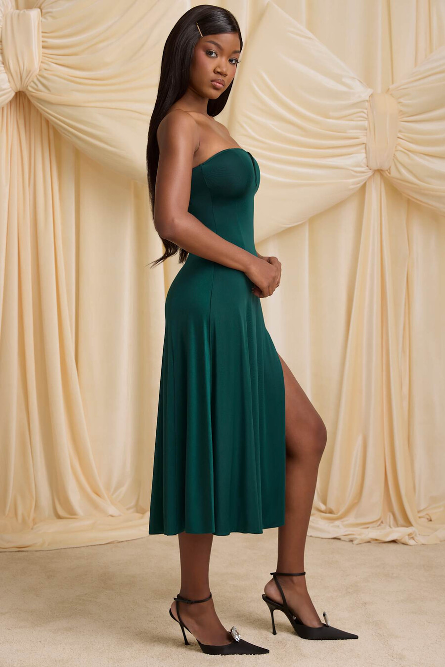 vestido midi tomara que caia em jersey justo na cor verde esmeralda