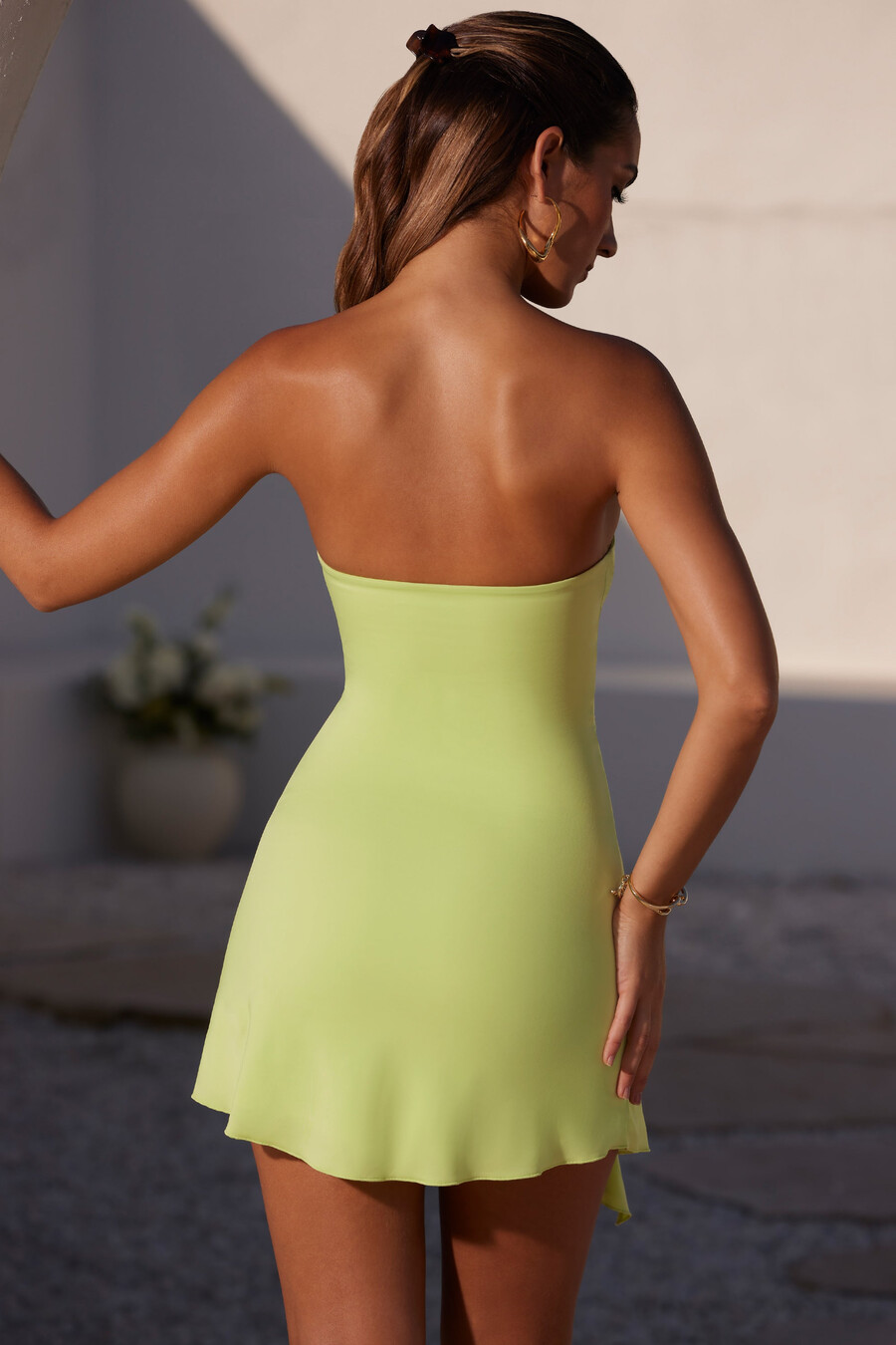 minivestido bandeau franzido dividido em verde limão