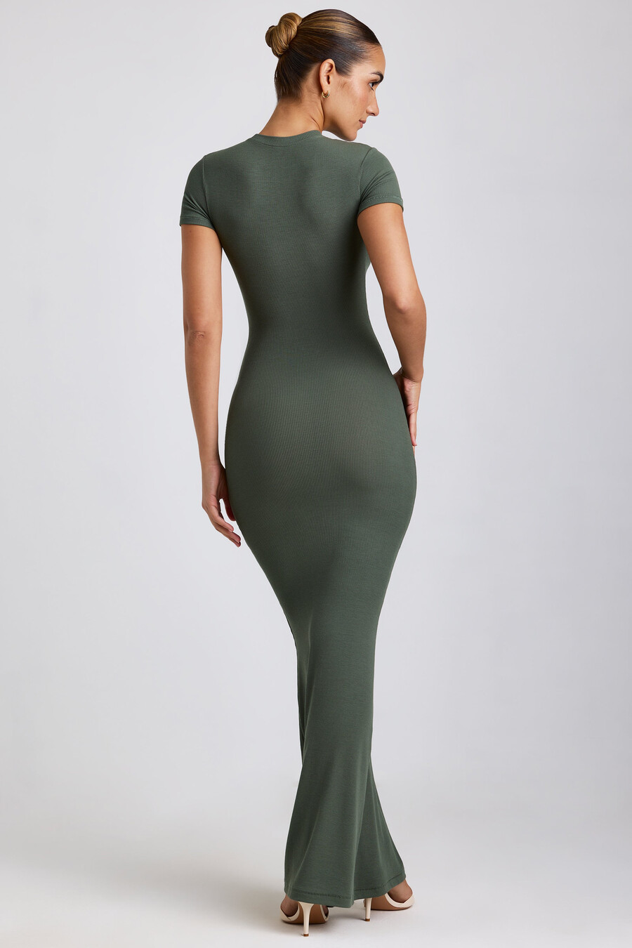 vestido longo canelado em modal verde cáqui