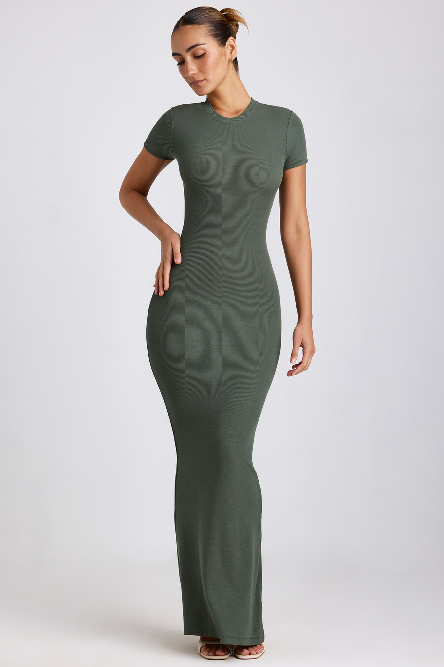 vestido longo canelado em modal verde cáqui